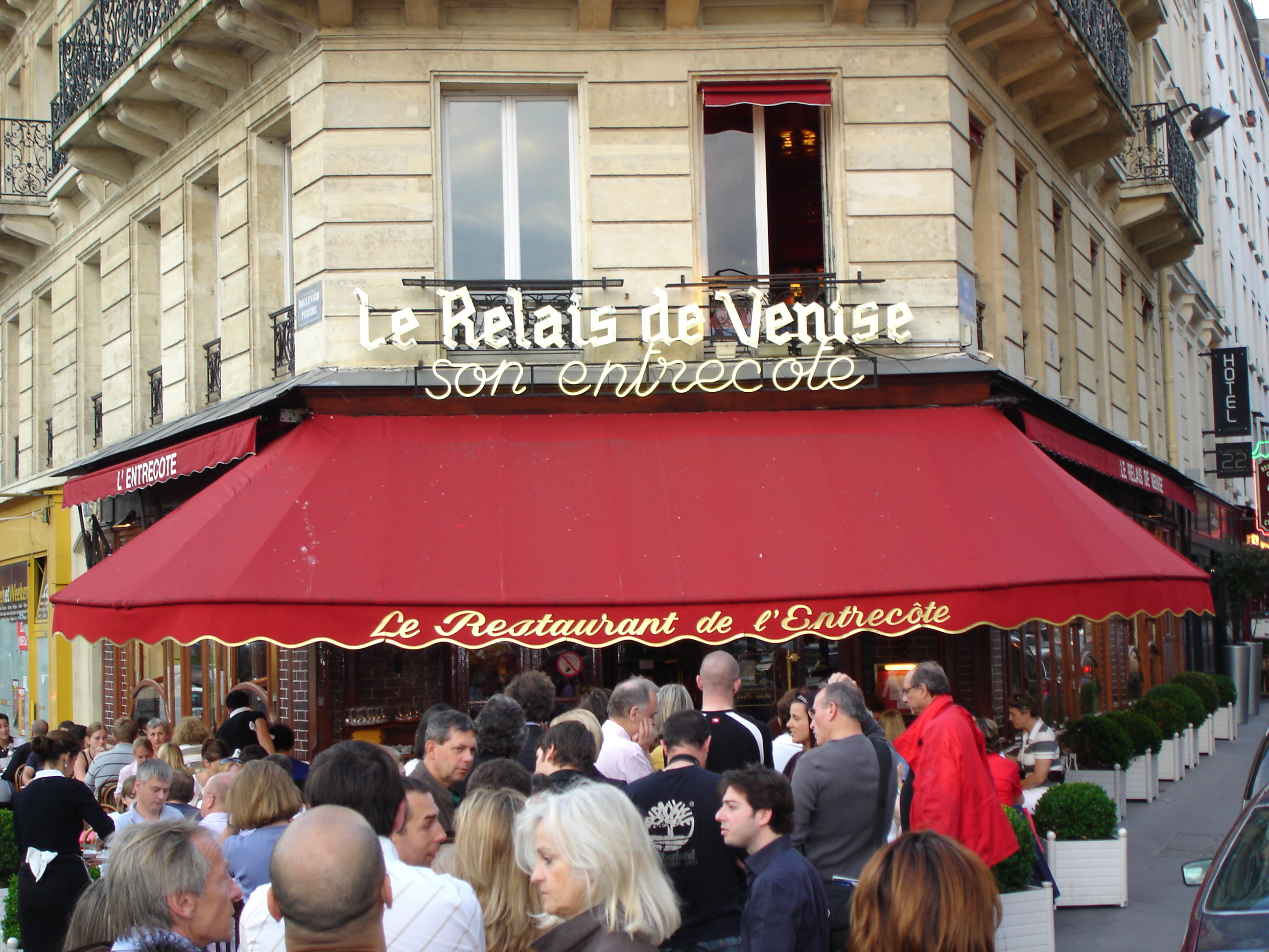Le Relais De L Entrecote Porte Maillot