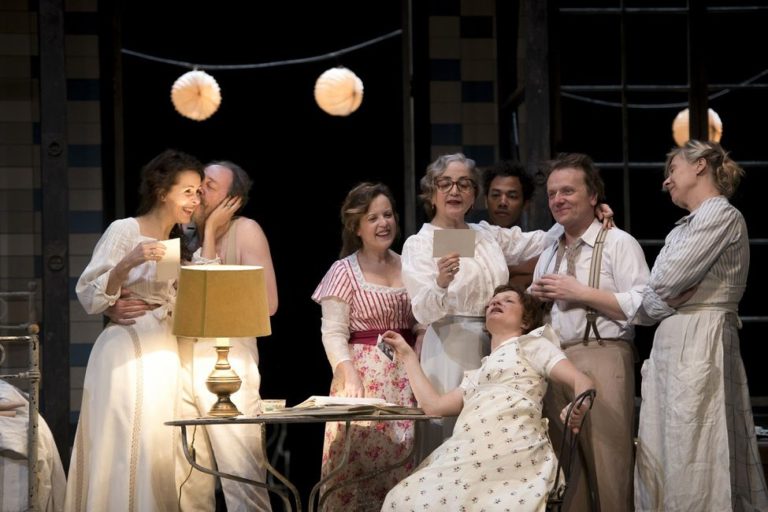 Fanny Et Alexandre Comédie Française Avis Fanny et Alexandre, du rire aux larmes | Jim le Pariser
