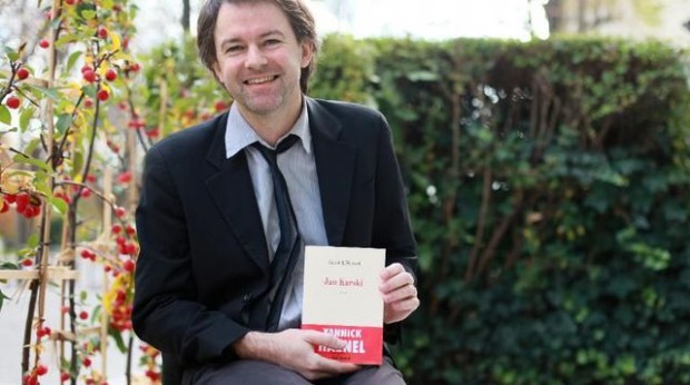 yannick-haenel-le-18-novembre-2009-recevant-le-prix-interallie-pour-son-livre-jan-karski-3_4003879